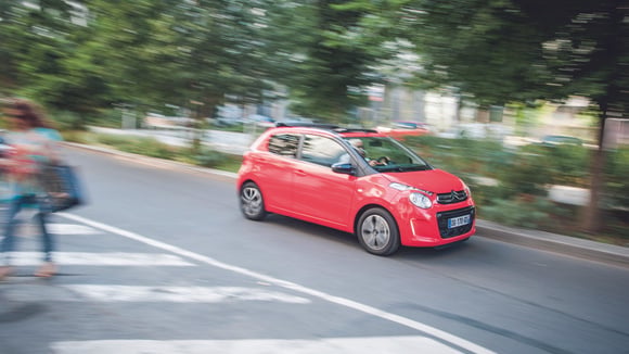 En une décennie, le segment A des petites citadines comme les Citroën C1 s’est littéralement effondré. © Automobile Magazine