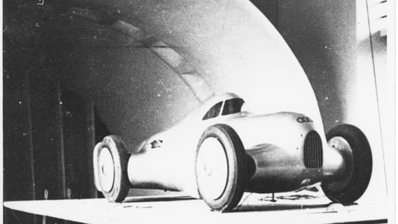 L'aérodynamique soignée a permis à la Lucca de battre le record de vitesse en 1935. Sa descendante a aussi eu droit à un passage en soufflerie. © Audi