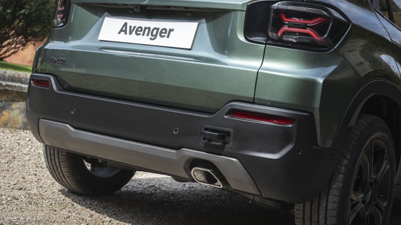 Les changements sont minimes à l'arrière du Jeep Avenger. © Jeep