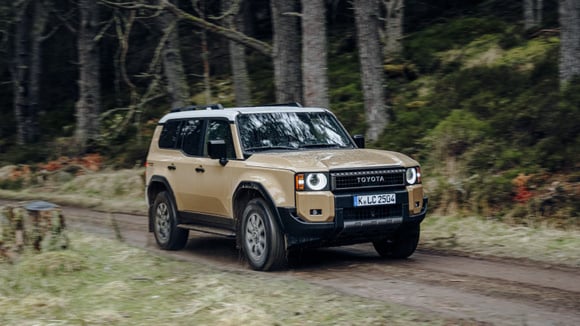 Longtemps référence du tout-terrain, le Toyota Land Cruiser a été rendu totalement invendable par le malus écologique. © Toyota