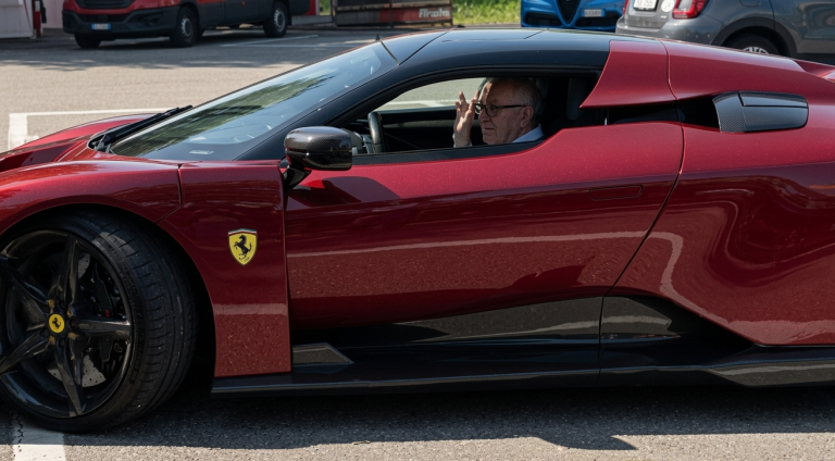 Piero Ferrari au volant de l’énigmatique F80 : le fils d’Enzo confirme le futur ?