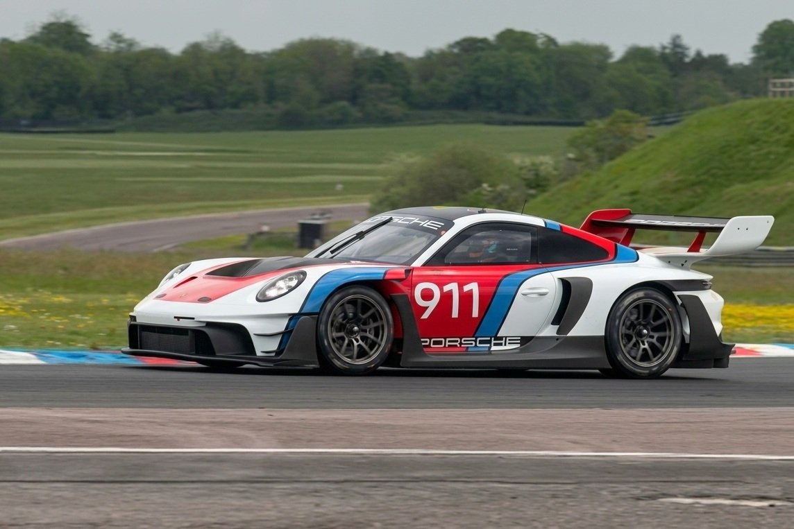 Gordon Ramsay, le chef étoilé, lâche sa Porsche 911 GT3 R Rennsport sur circuit