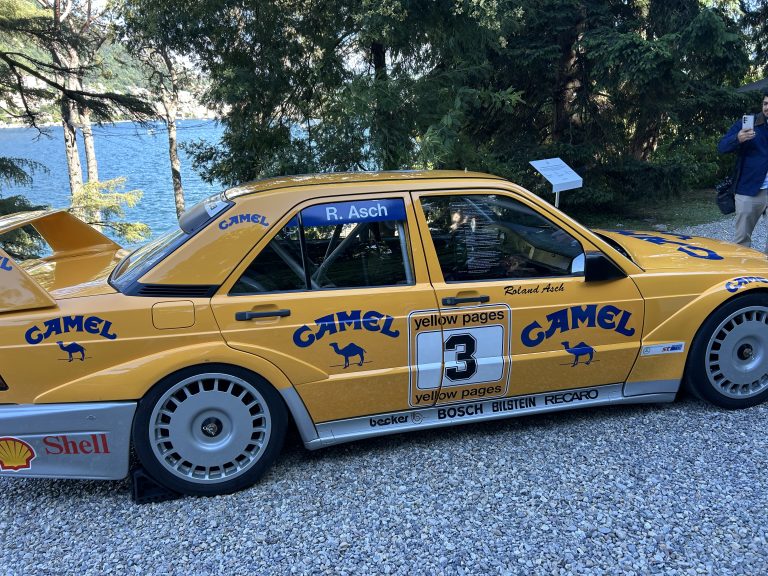 Mercedes 190 E Evo II Camel : la légende DTM qui attire tous les regards au lac de Côme
