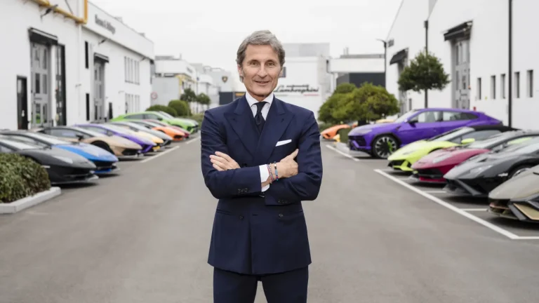 Lamborghini : le V12 thermique, pas l’électrique, pour contrer Ferrari