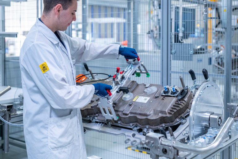 BMW : le cœur de ses futurs moteurs à hydrogène prend vie en Bavière