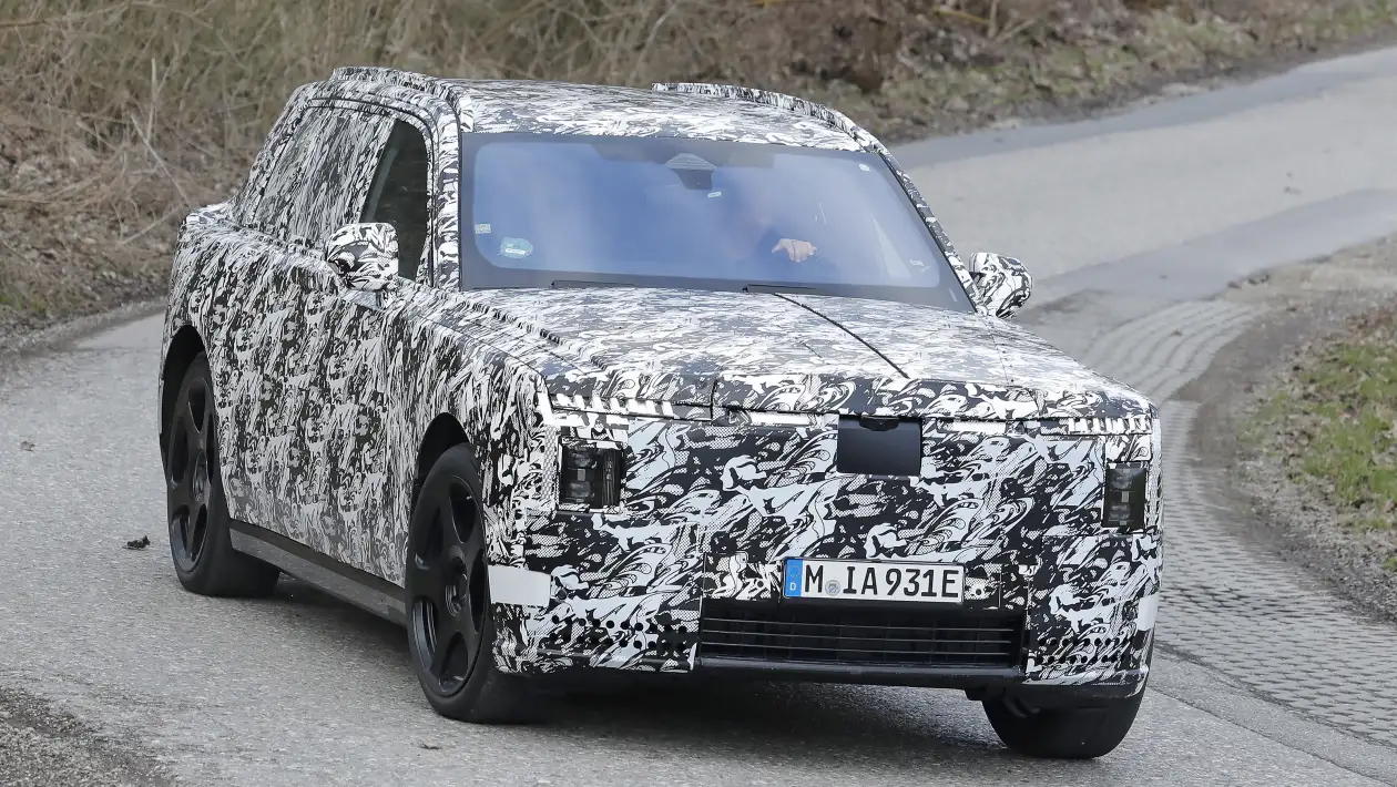 Rolls-Royce prépare un SUV électrique à coffre avant signé