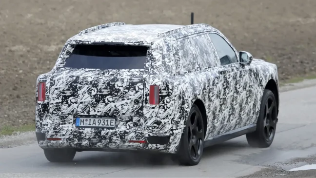 Rolls-Royce electric SUV-spy shot rear quarter