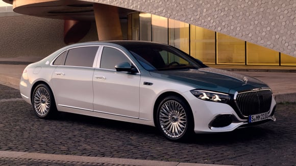 Le down-sizing ? La Maybach sur base de Classe S ne connaît pas. Aux Etats-Unis, elle est toujours proposée en V12 biturbo. © Mercedes