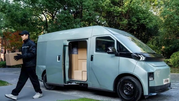 Lorsque les temps de trajet varient d’un jour à l’autre, les professionnels doivent intégrer davantage de marge dans leurs tournées, absorber plus facilement les retards et composer avec une organisation logistique moins efficace. Ce qui finit par coûter plus cher. © StreetRunner