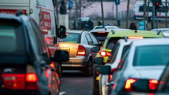 Une étude Geotab sur le fret urbain place Paris parmi les villes les moins efficaces d’Europe pour les professionnels de la route. © Yayimages