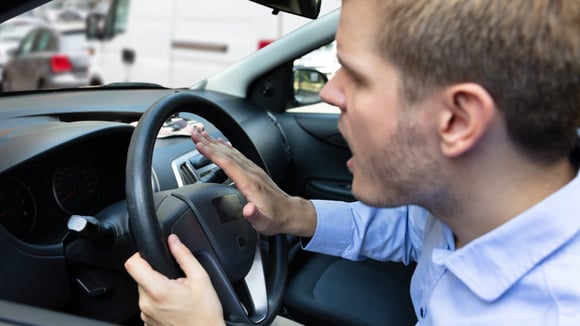85% des conducteurs interrogés estiment que le stress au volant a augmenté ces dernières années. © Yaimages