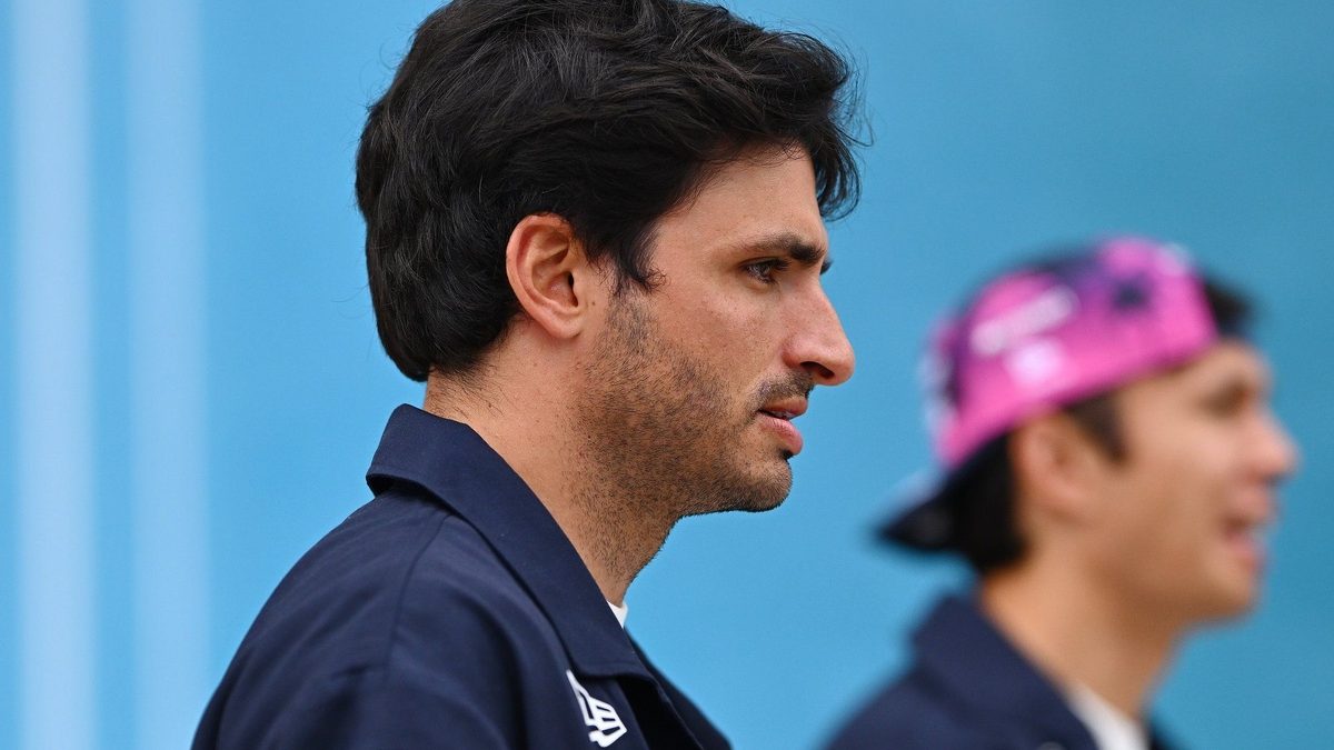 F1 2026 : Sainz tempère ses critiques, mais l’insatisfaction demeure