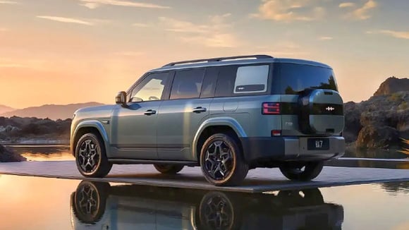 C'est sans doute sous cet angle que la ressemblance entre le SUV chinois et son concurrent anglais est la plus frappante. © BYD