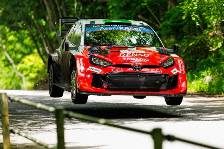 Rallye du Japon : Evans creuse l’écart, Ogier sous pression