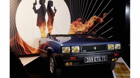 Pour tourner la poursuite, la production a utilisé trois R11 : une entière, une sans le toit et celle-ci, qui est plus une R5,5 une fois delestée de sa partie arrière. © Dezer Auto Museum