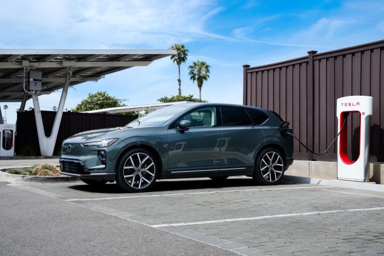 Volvo ouvre ses électriques aux Superchargeurs Tesla en Europe