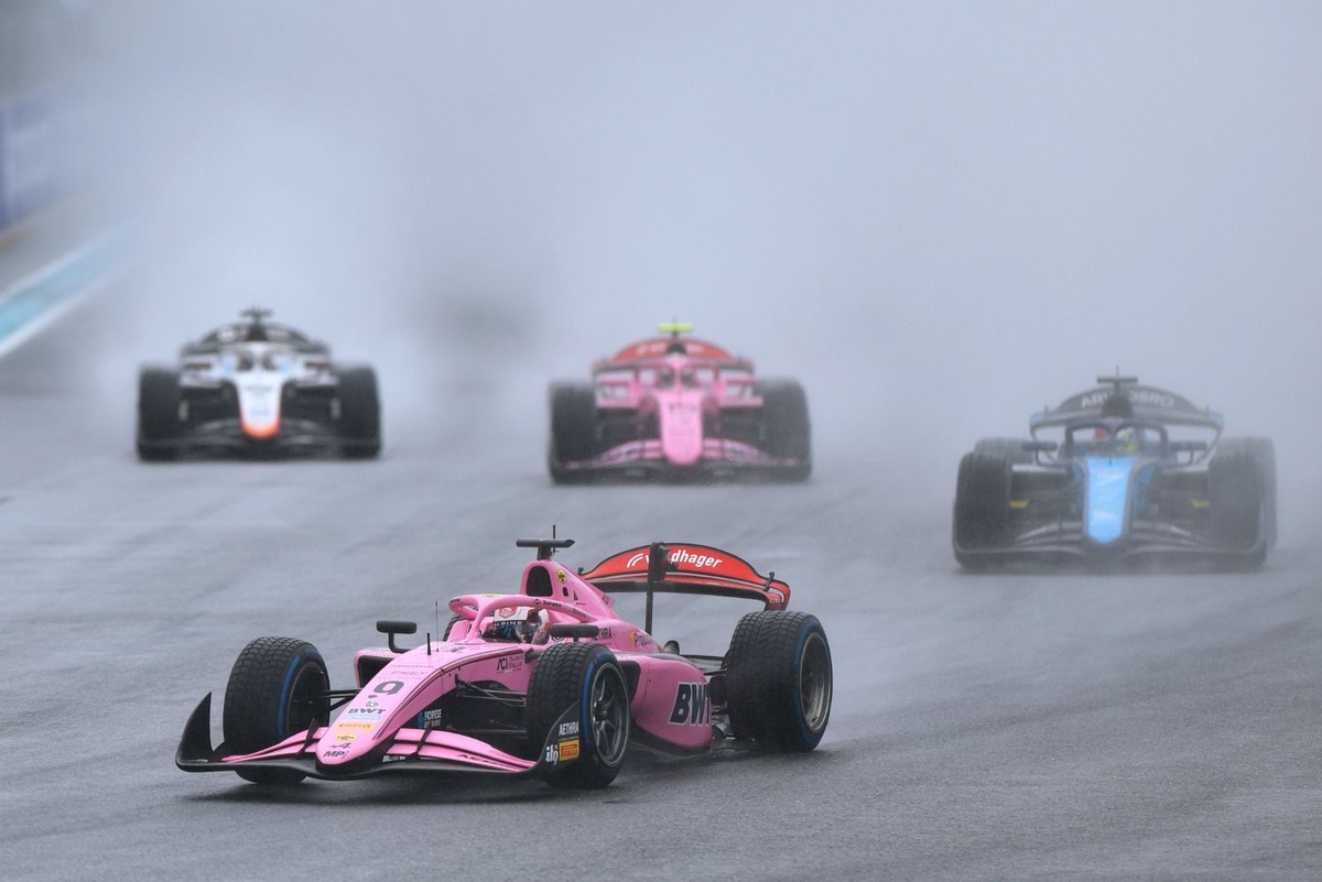 Mini s’offre Miami au terme d’une F2 noyée sous les neutralisations