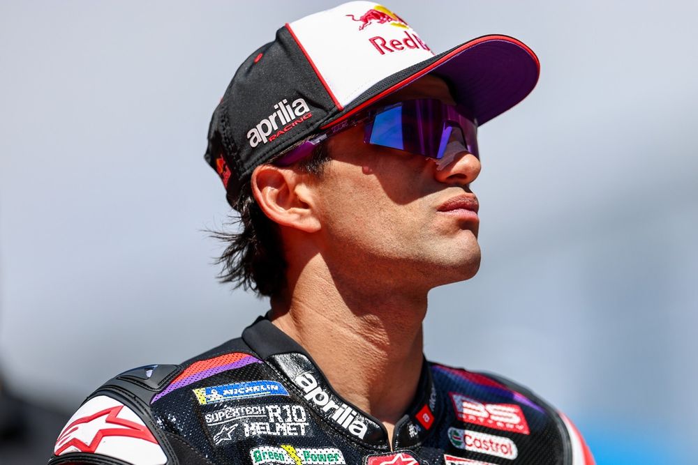Jorge Martín struikelt over eigen Aprilia in Barcelona: zes crashes in één weekend