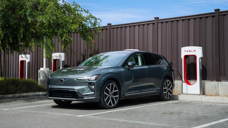 Volvo : l’accès aux Superchargeurs Tesla s’ouvre en Europe dès 2026