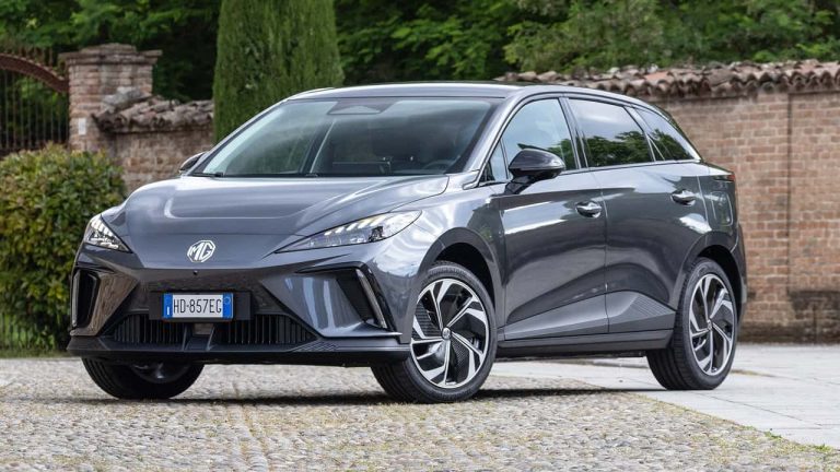 MG4 EV 2026 : la compacte électrique se refait une beauté et monte en gamme