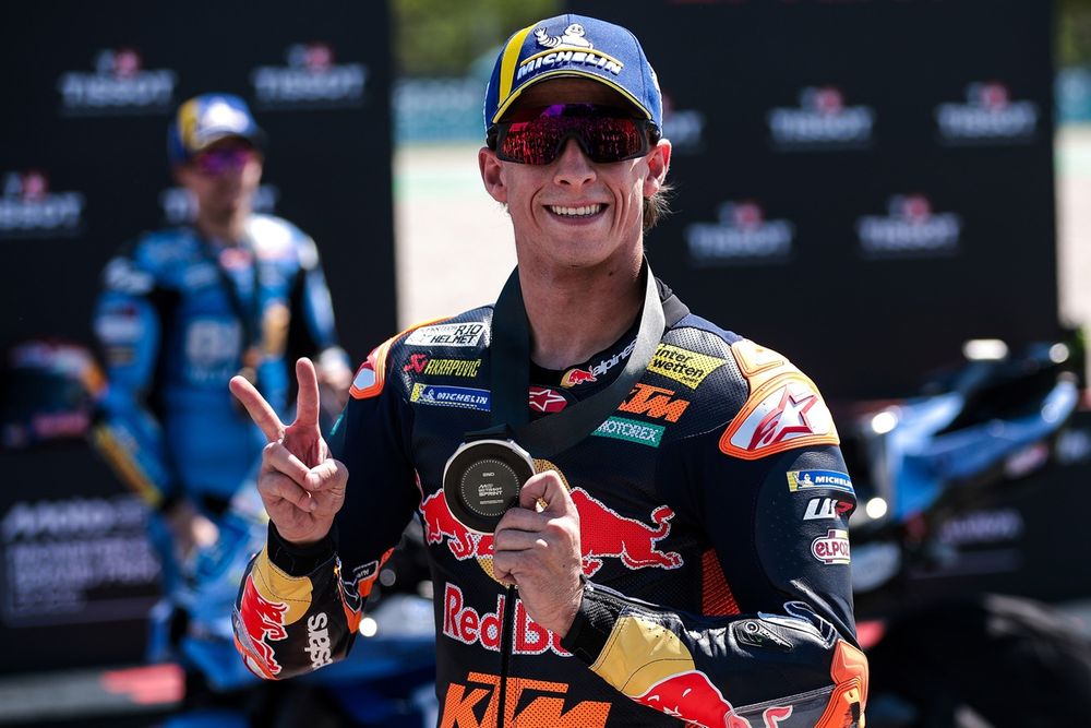 Pedro Acosta remonte au trosième rang au championnat.