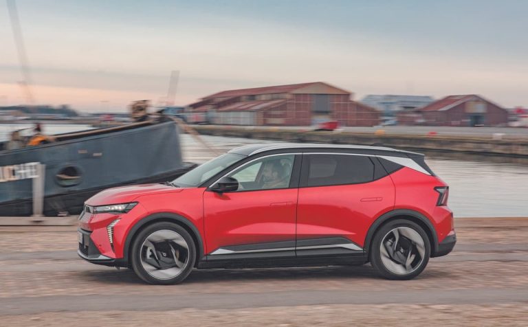 Renault : le Scénic électrique perd son usine espagnole, l’Europe sous tension