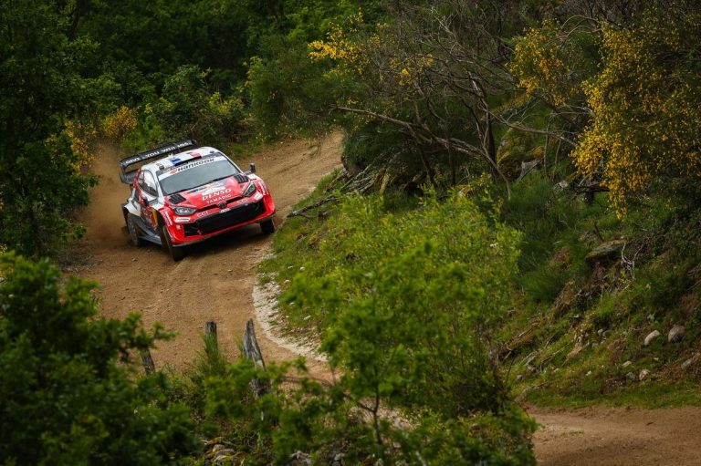 Rallye du Portugal : Ogier out, Neuville prend les commandes