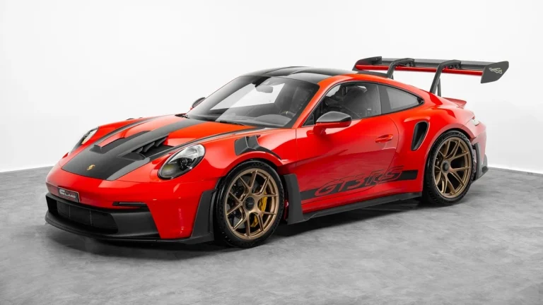Porsche 911 GT3 RS : une bête de piste rouge à saisir aux Émirats