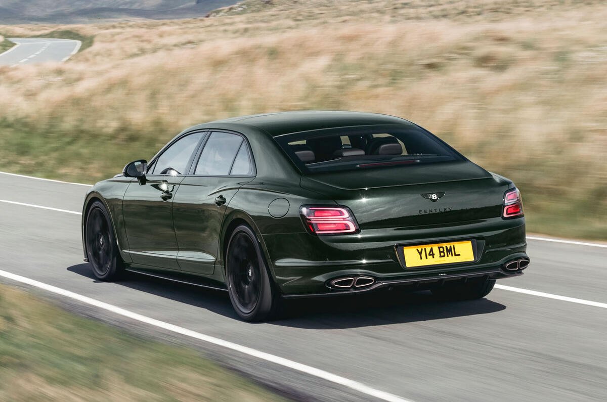 Bentley Flying Spur: Lifting subtil e regresso em força da versão S