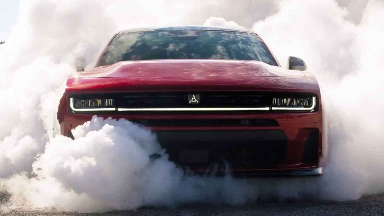Dodge Charger Hellcat : le V8 rugira-t-il dès août ?