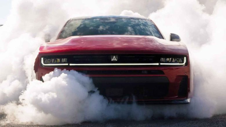 Dodge Charger Hellcat : le V8 rugira-t-il dès août ?