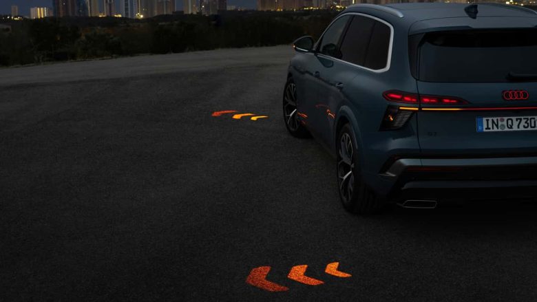 Audi Q7 : des clignotants projetés au sol pour une sécurité accrue