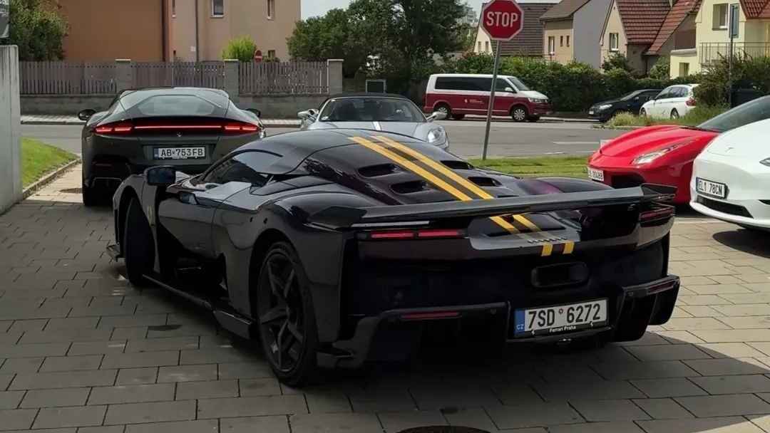 Pierwsze Ferrari F80 w Czechach. Wściekły kolor i pakiet karbonu