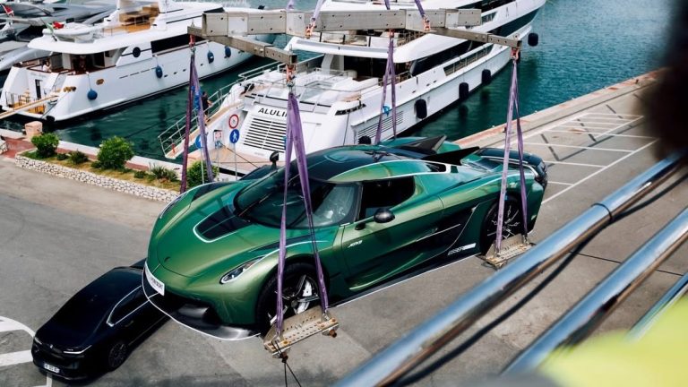 Monaco : Une hypercar Koenigsegg et une F1 en vedettes sur un yacht de luxe