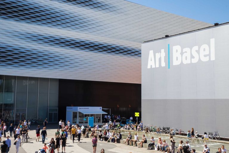 BMW et l’art : quand la Neue Klasse inspire une installation éphémère
