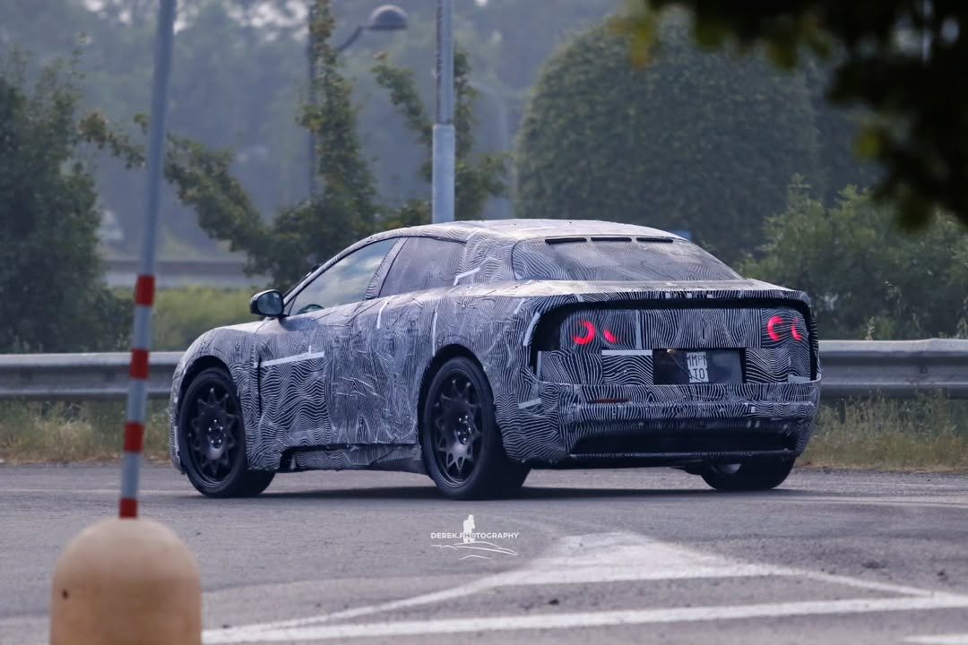 Ferrari Luce: последние штрихи перед электрическим будущим? image 2