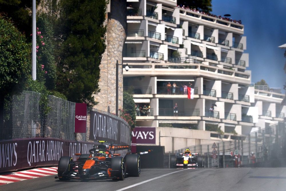 Lando Norris (McLaren), Liam Lawson (Racing Bulls)