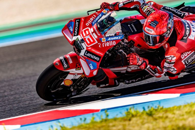 MotoGP : Marc Márquez renoue avec la victoire après un duel intense