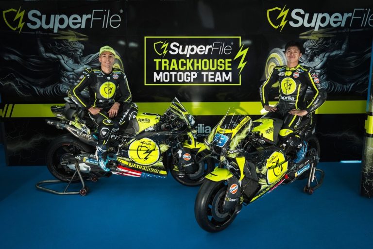MotoGP : Trackhouse fait peau neuve avec SuperFile, le bleu cède la place au noir et jaune