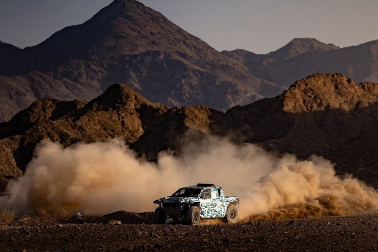 Toyota Hilux : l’hydrogène en piste pour le Dakar 2027