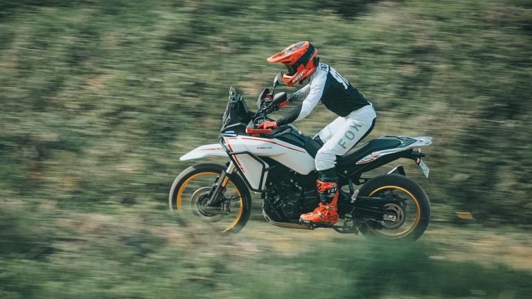 QJ Motor SRT 450 RX : le trail A2 qui fait mal au portefeuille, mais pas encore à la concurrence