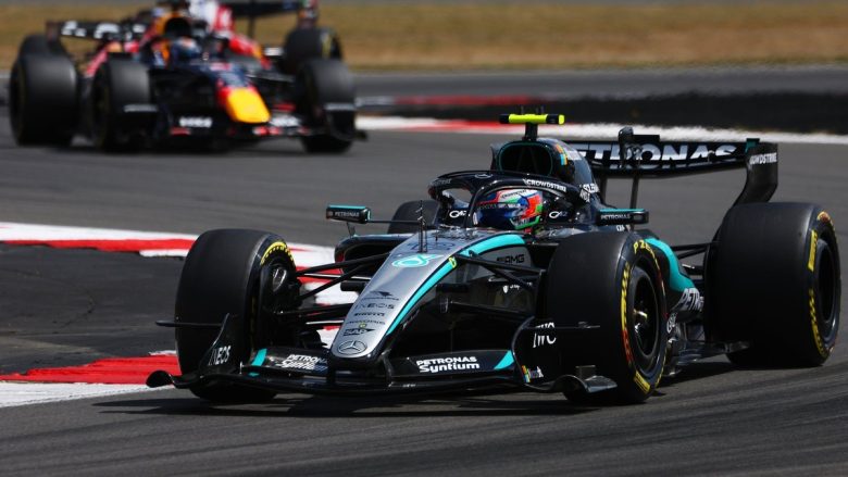 Formule 1 : Antonelli surprend Hamilton à Silverstone et mène un sprint haletant