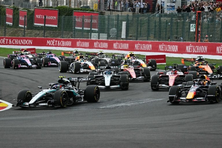 Formule 1 : les moteurs Mercedes plombés au départ à Spa, un coup de frein inattendu