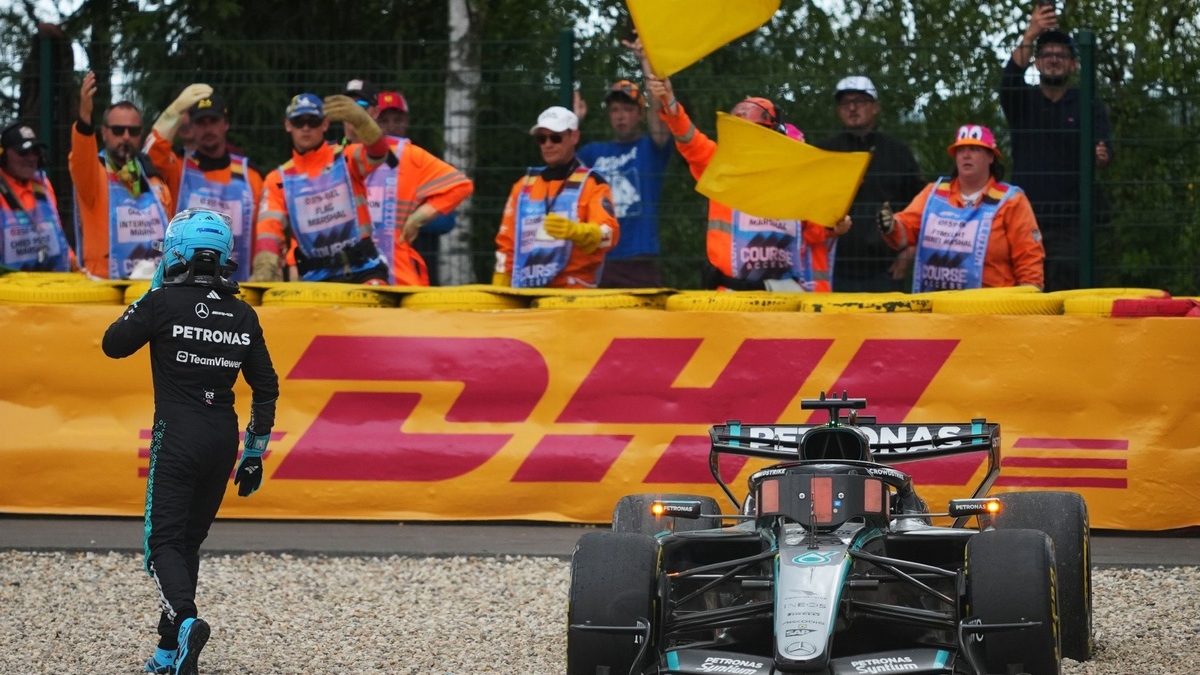 F1 : Batterie défaillante, Russell en colère avant son accrochage avec Hamilton