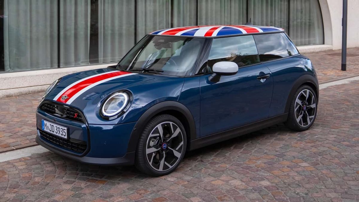 MINI Cooper Oxford Edition : le drapeau britannique flotte sur la nouvelle série spéciale