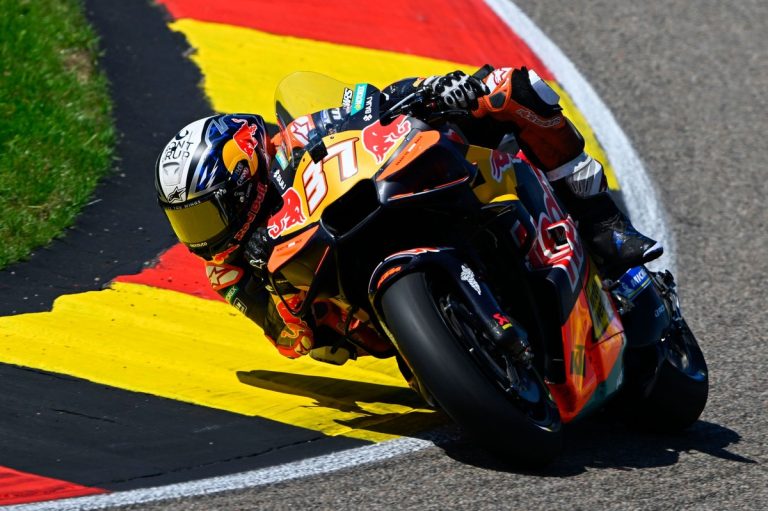 MotoGP : Pedro Acosta, une main opérée et un talent qui surprend toujours